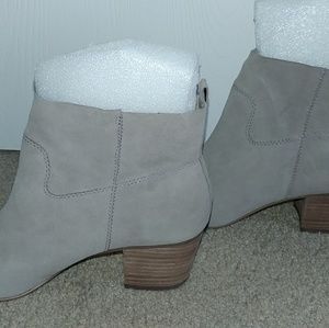 Steve Madsen taupe boots
